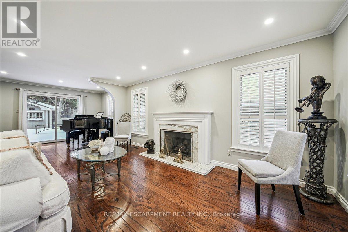 2305 Cheverie Street, Oakville, Ontario  L6J 6C5 - Photo 3 - W12972662