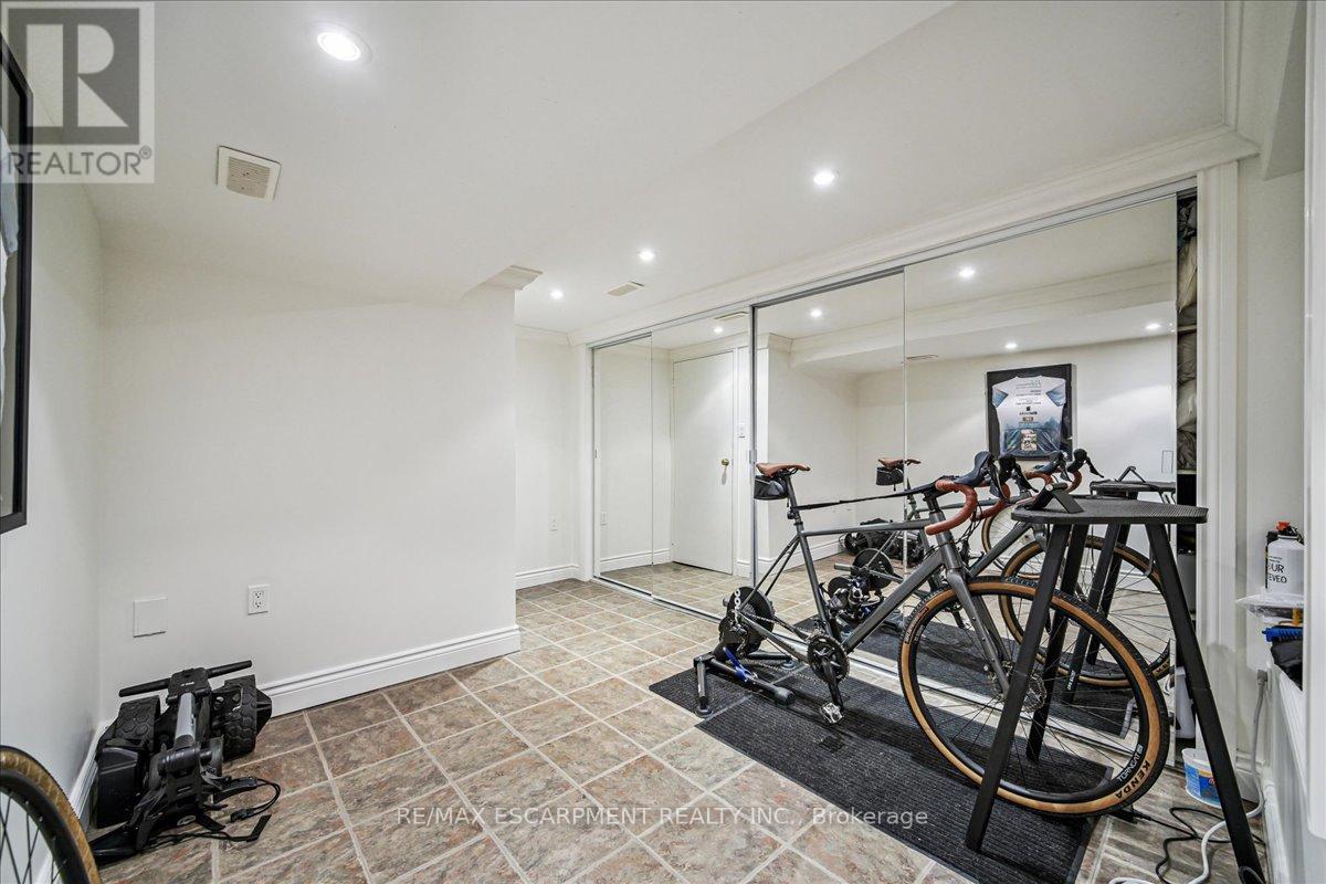 2305 Cheverie Street, Oakville, Ontario  L6J 6C5 - Photo 33 - W12972662