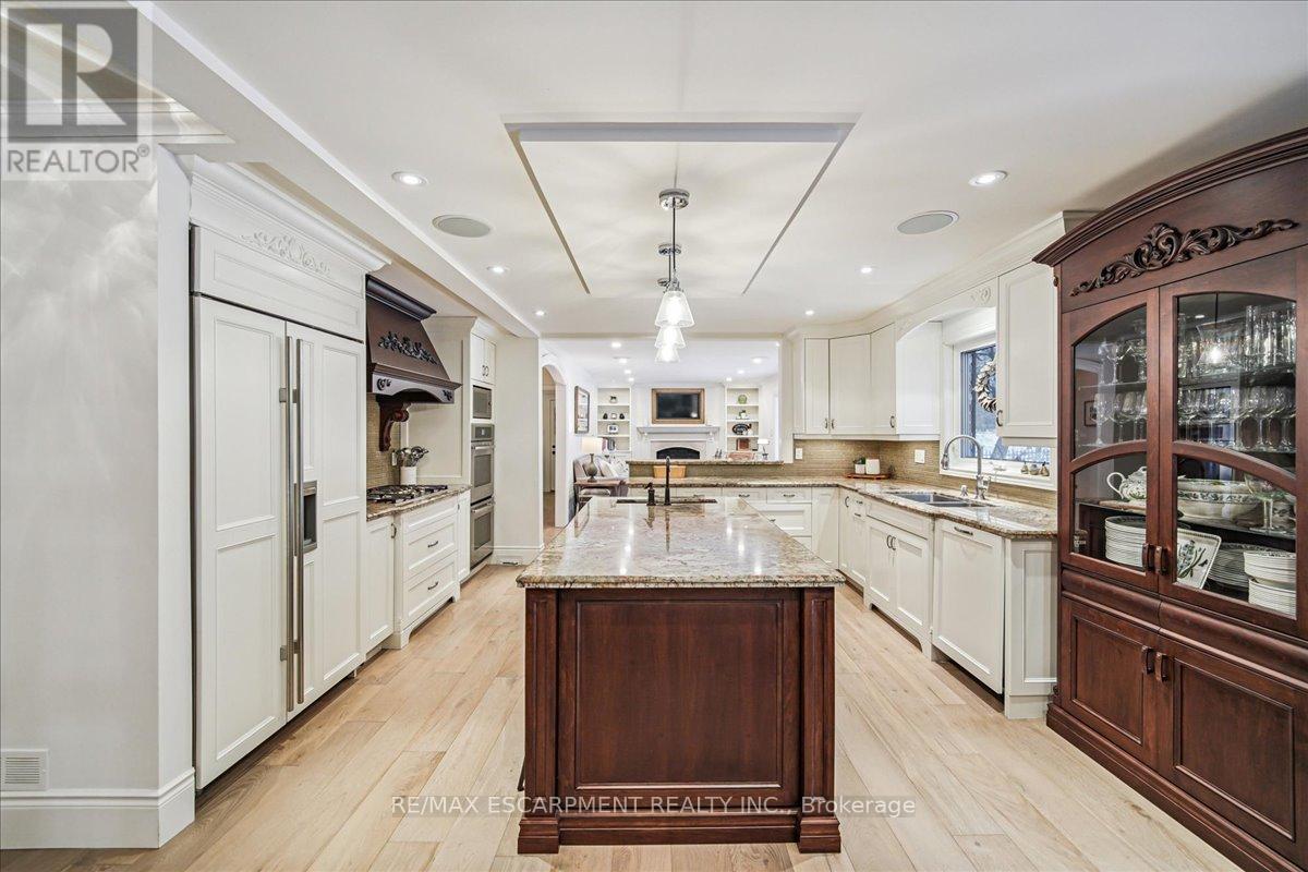 2305 Cheverie Street, Oakville, Ontario  L6J 6C5 - Photo 4 - W12972662