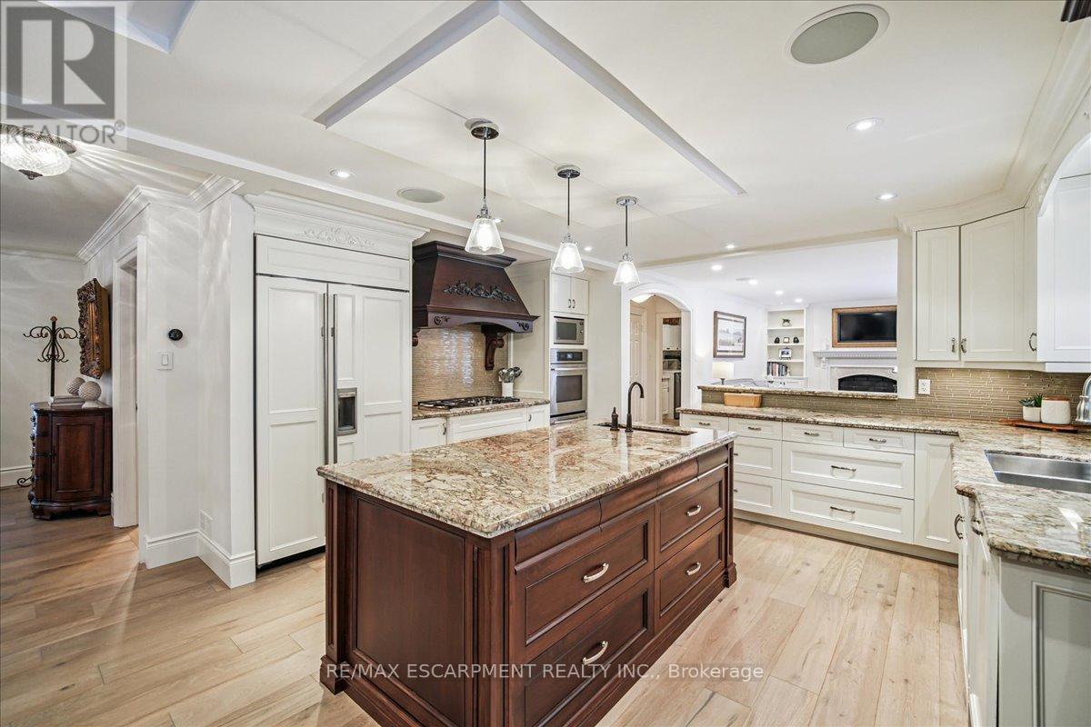 2305 Cheverie Street, Oakville, Ontario  L6J 6C5 - Photo 5 - W12972662