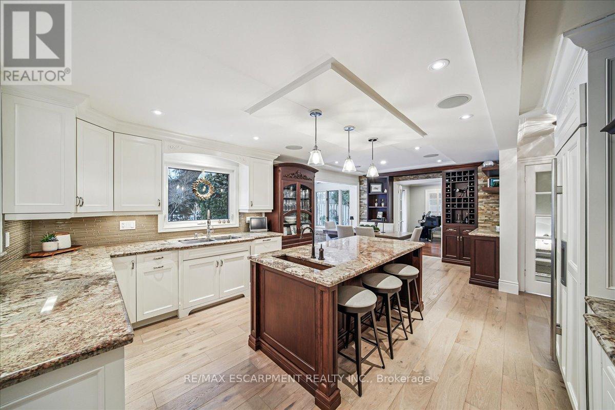 2305 Cheverie Street, Oakville, Ontario  L6J 6C5 - Photo 6 - W12972662