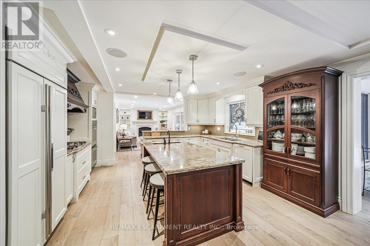 2305 Cheverie Street, Oakville, Ontario  L6J 6C5 - Photo 8 - W12972662