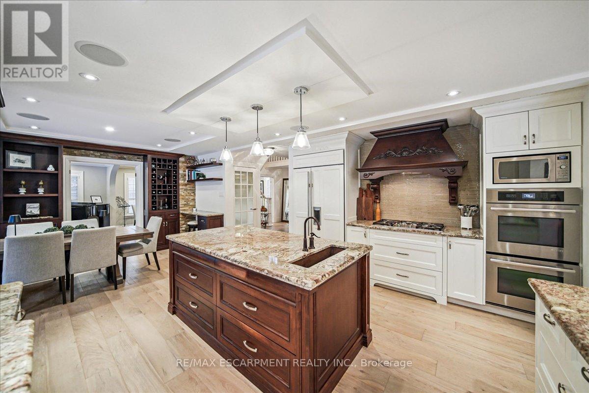 2305 Cheverie Street, Oakville, Ontario  L6J 6C5 - Photo 9 - W12972662