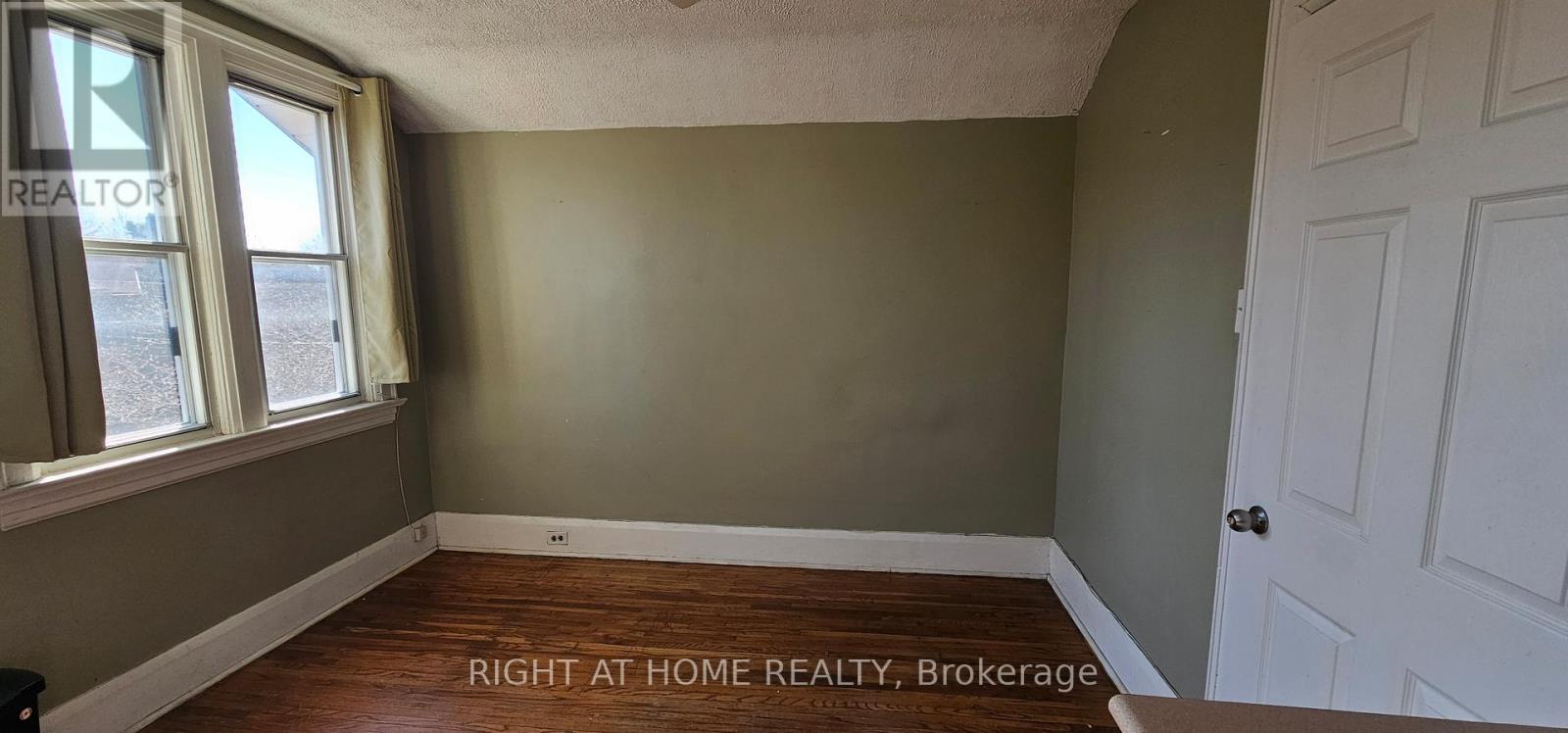 Main Floor - 72 Eleventh Street, Toronto, Ontario  M8V 3G5 - Photo 14 - W12972680