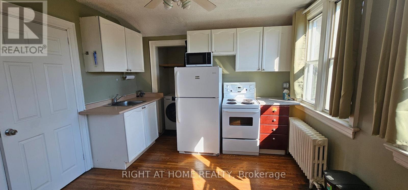 Main Floor - 72 Eleventh Street, Toronto, Ontario  M8V 3G5 - Photo 15 - W12972680