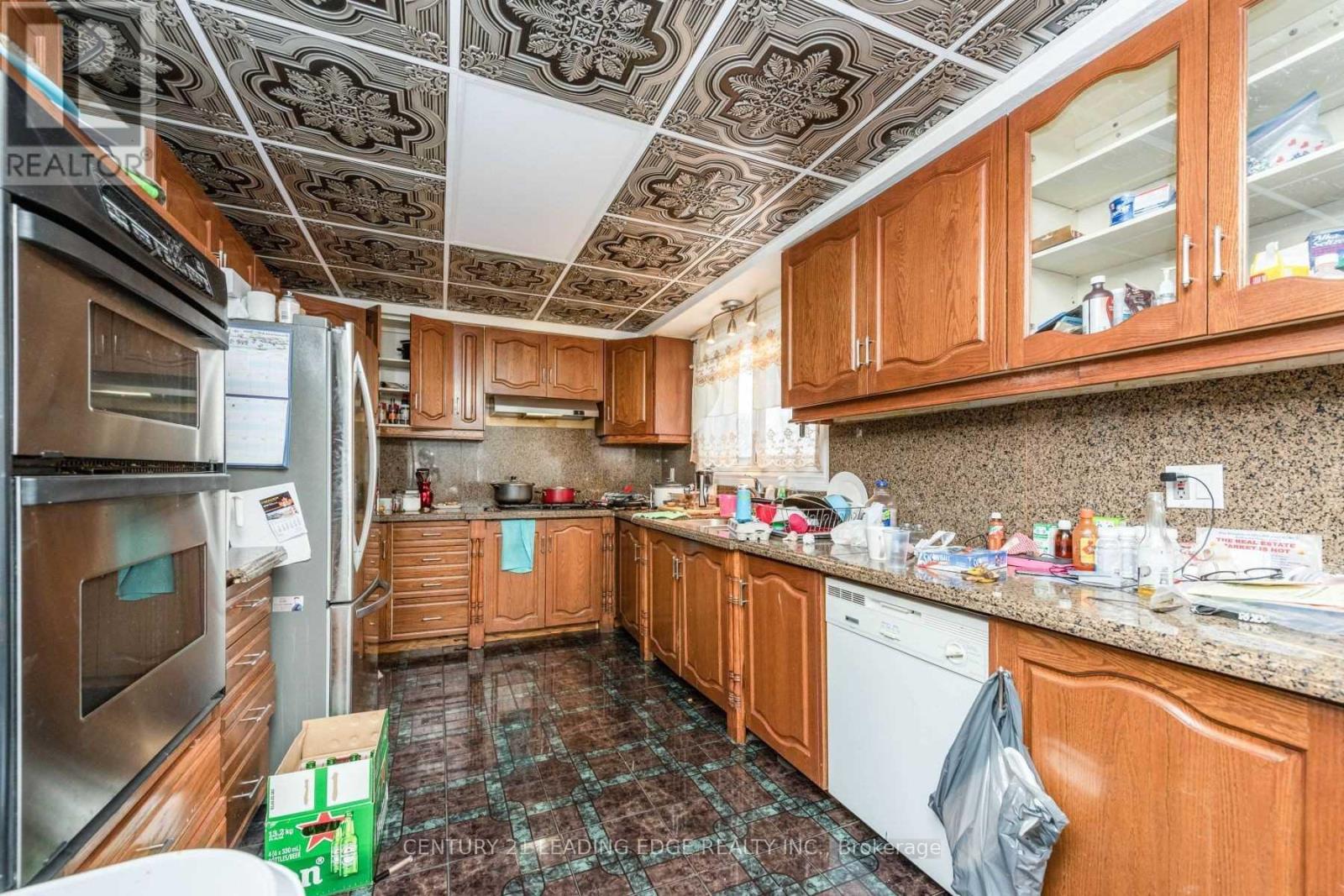 213 Grandravine Drive, Toronto, Ontario  M3J 1B9 - Photo 13 - W12972690