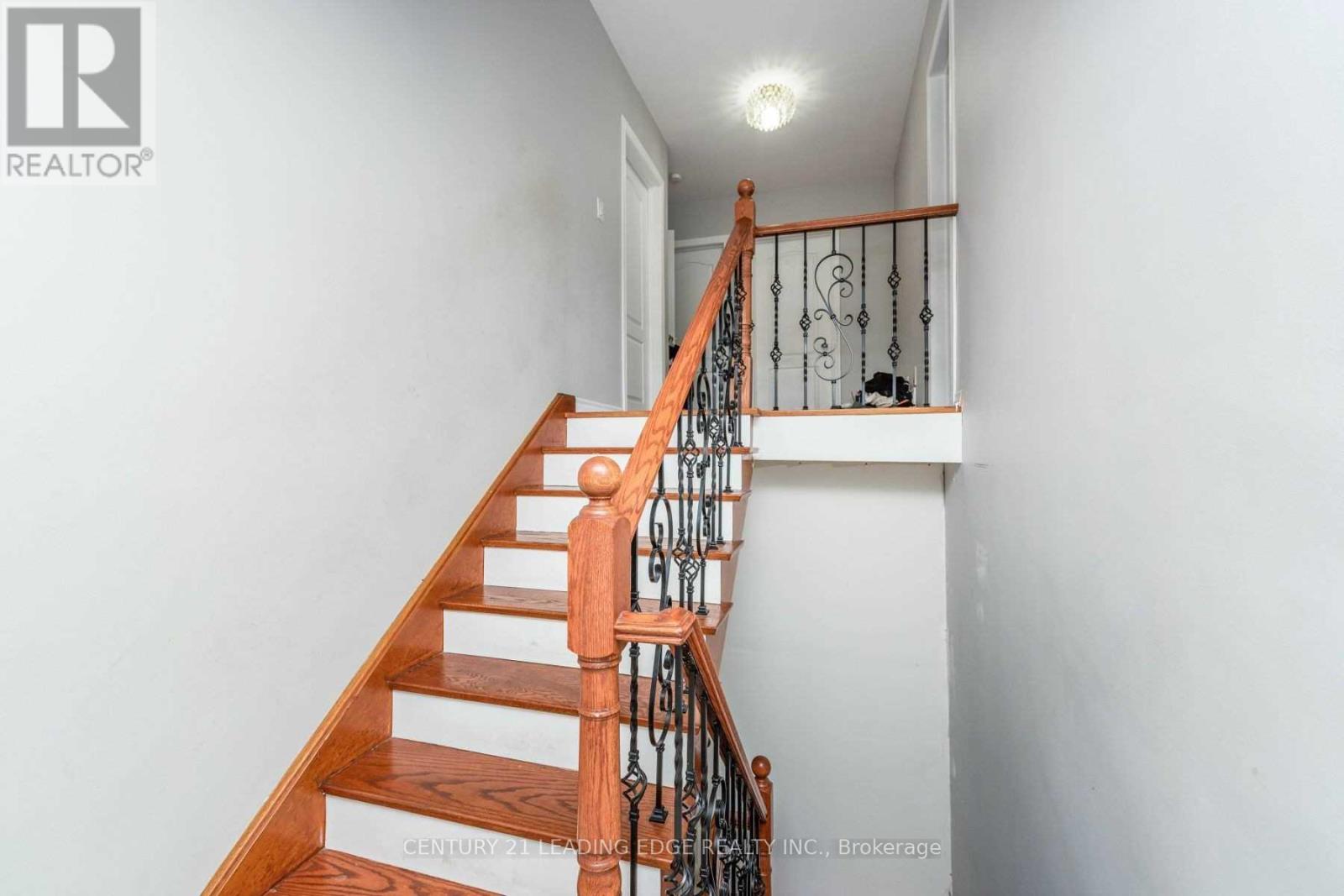 213 Grandravine Drive, Toronto, Ontario  M3J 1B9 - Photo 14 - W12972690