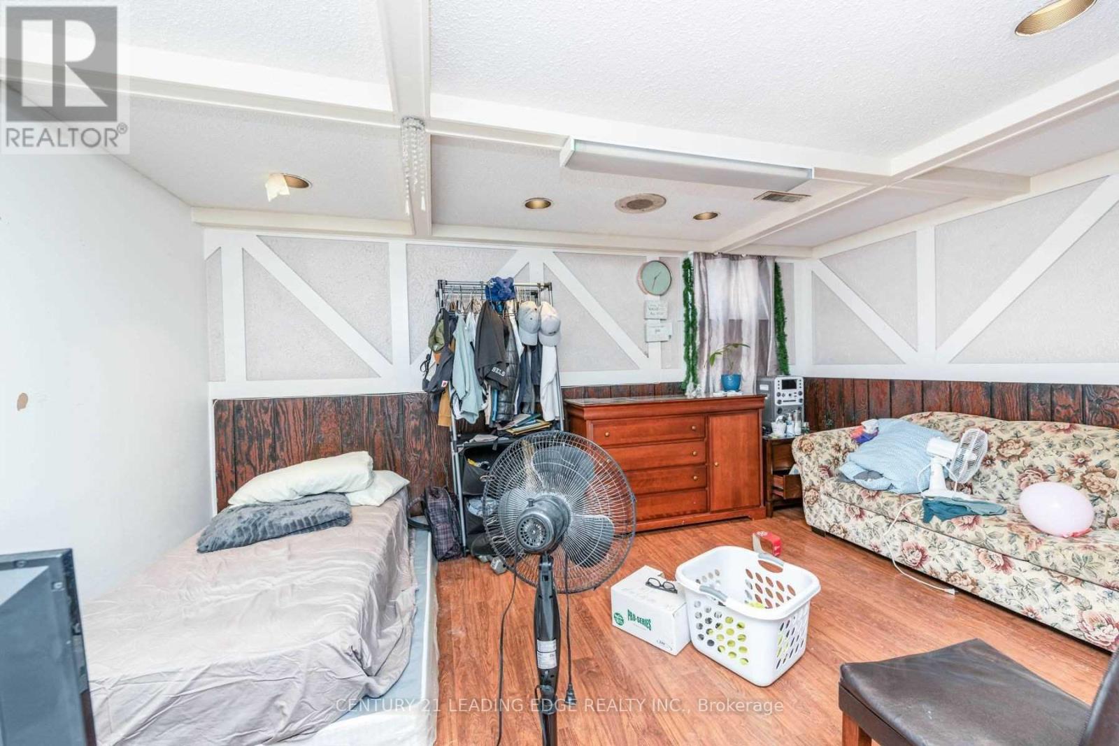 213 Grandravine Drive, Toronto, Ontario  M3J 1B9 - Photo 24 - W12972690