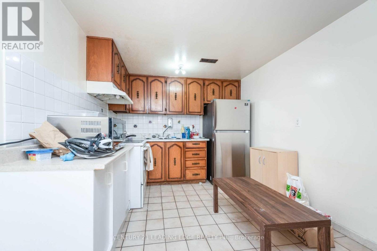 213 Grandravine Drive, Toronto, Ontario  M3J 1B9 - Photo 29 - W12972690