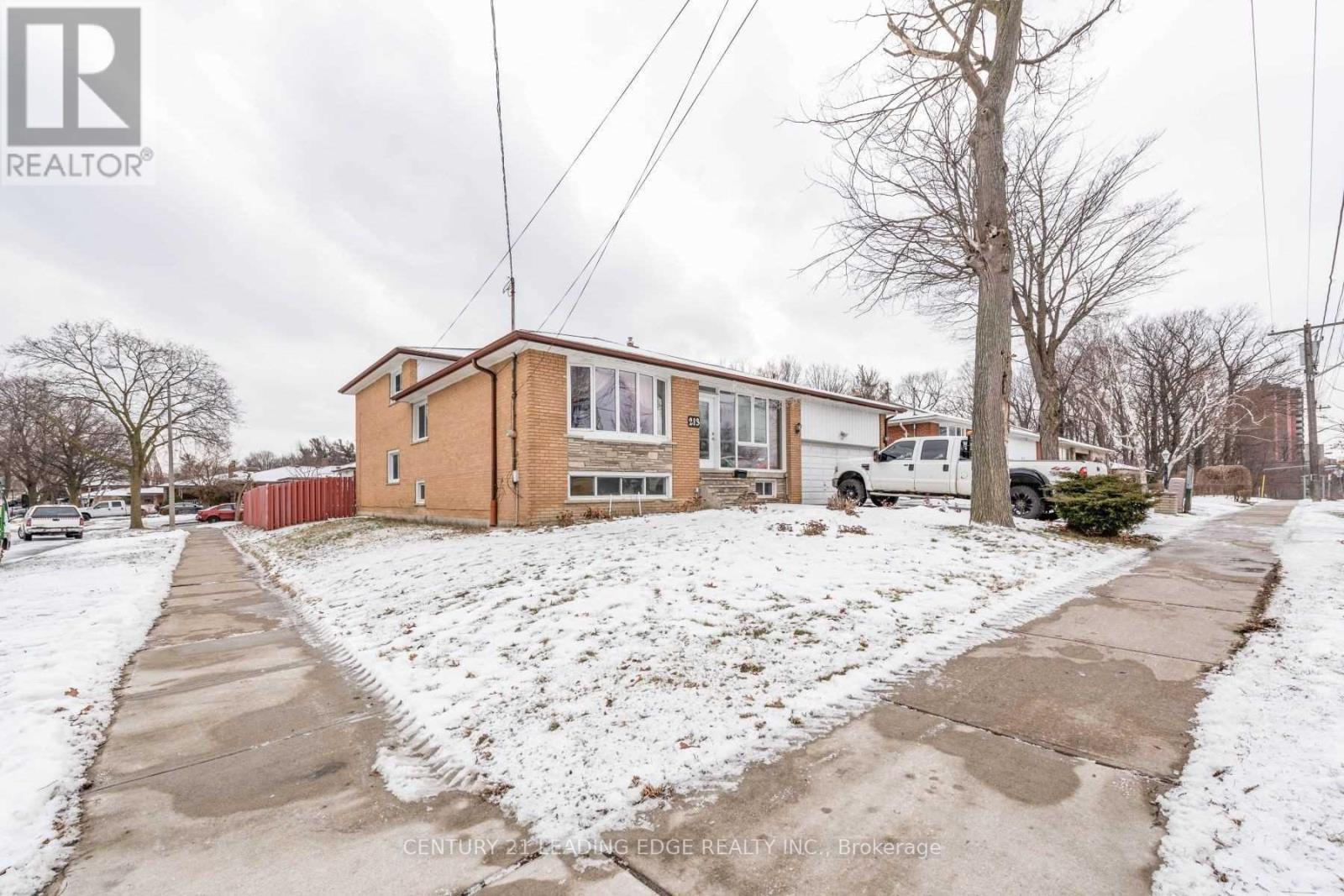 213 Grandravine Drive, Toronto, Ontario  M3J 1B9 - Photo 3 - W12972690