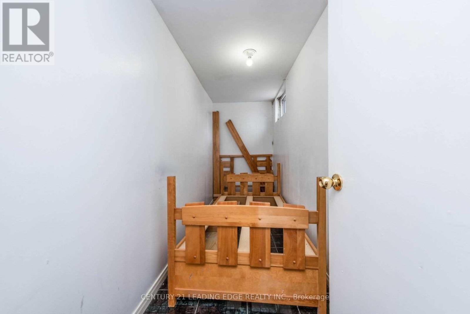 213 Grandravine Drive, Toronto, Ontario  M3J 1B9 - Photo 32 - W12972690