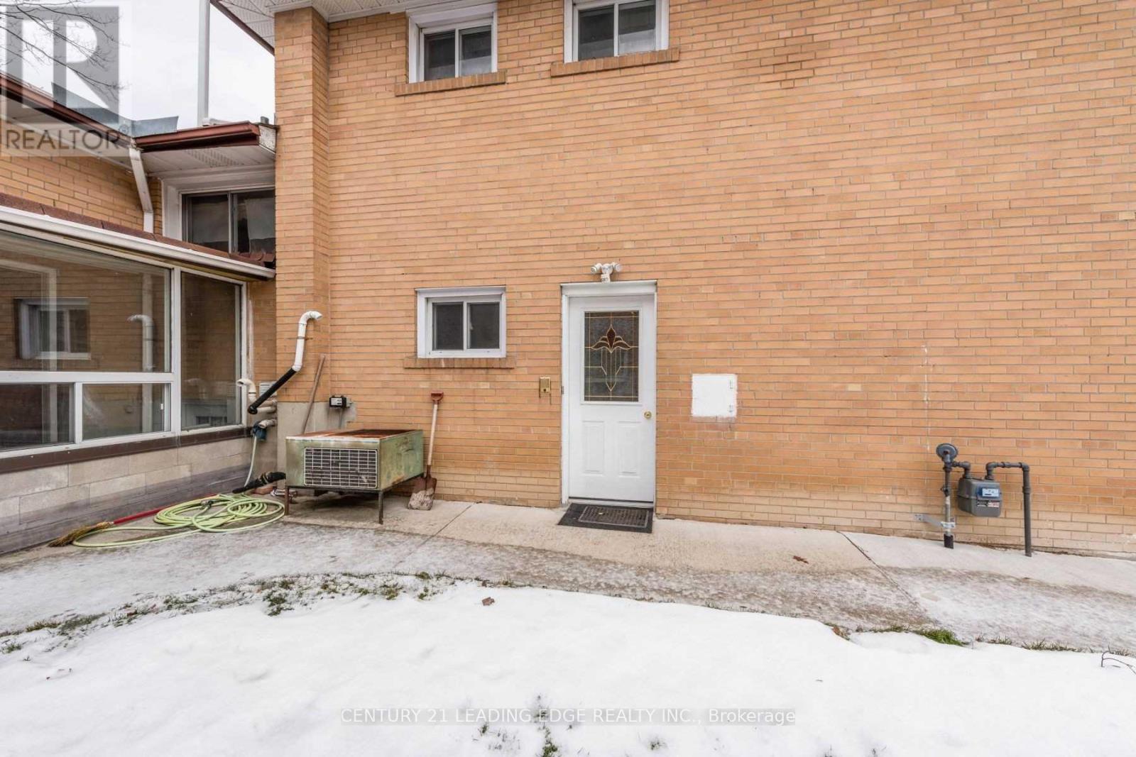 213 Grandravine Drive, Toronto, Ontario  M3J 1B9 - Photo 37 - W12972690