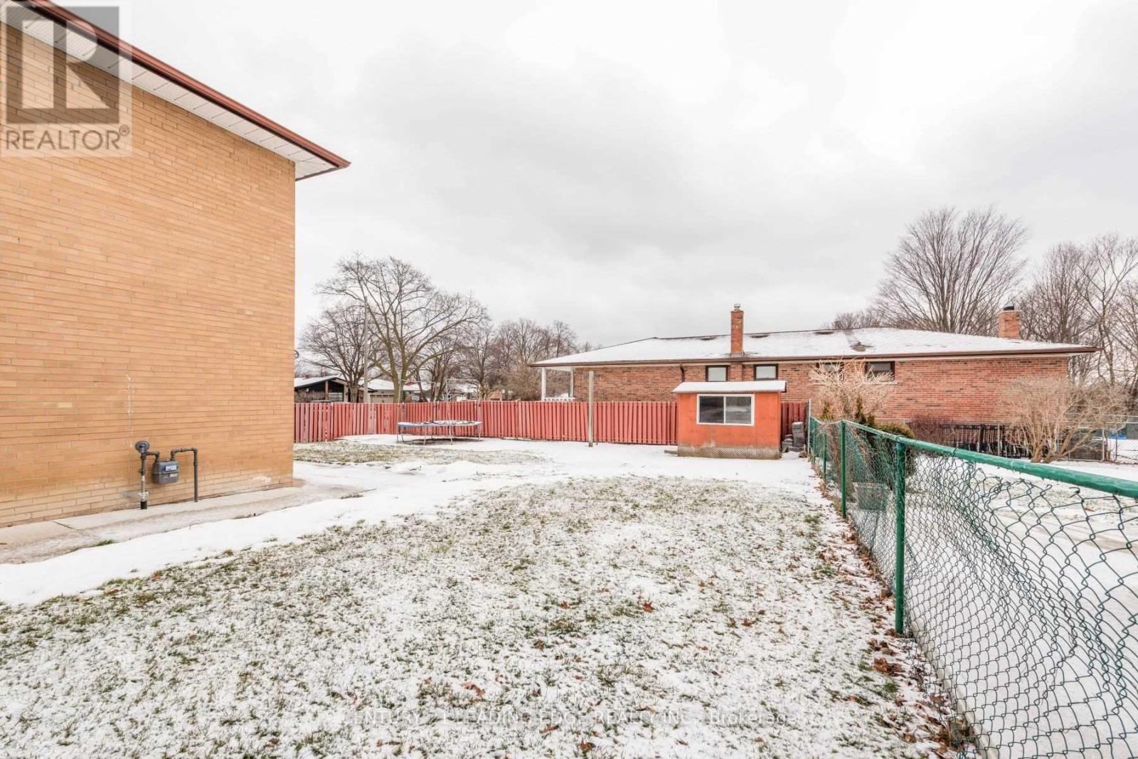 213 Grandravine Drive, Toronto, Ontario  M3J 1B9 - Photo 38 - W12972690