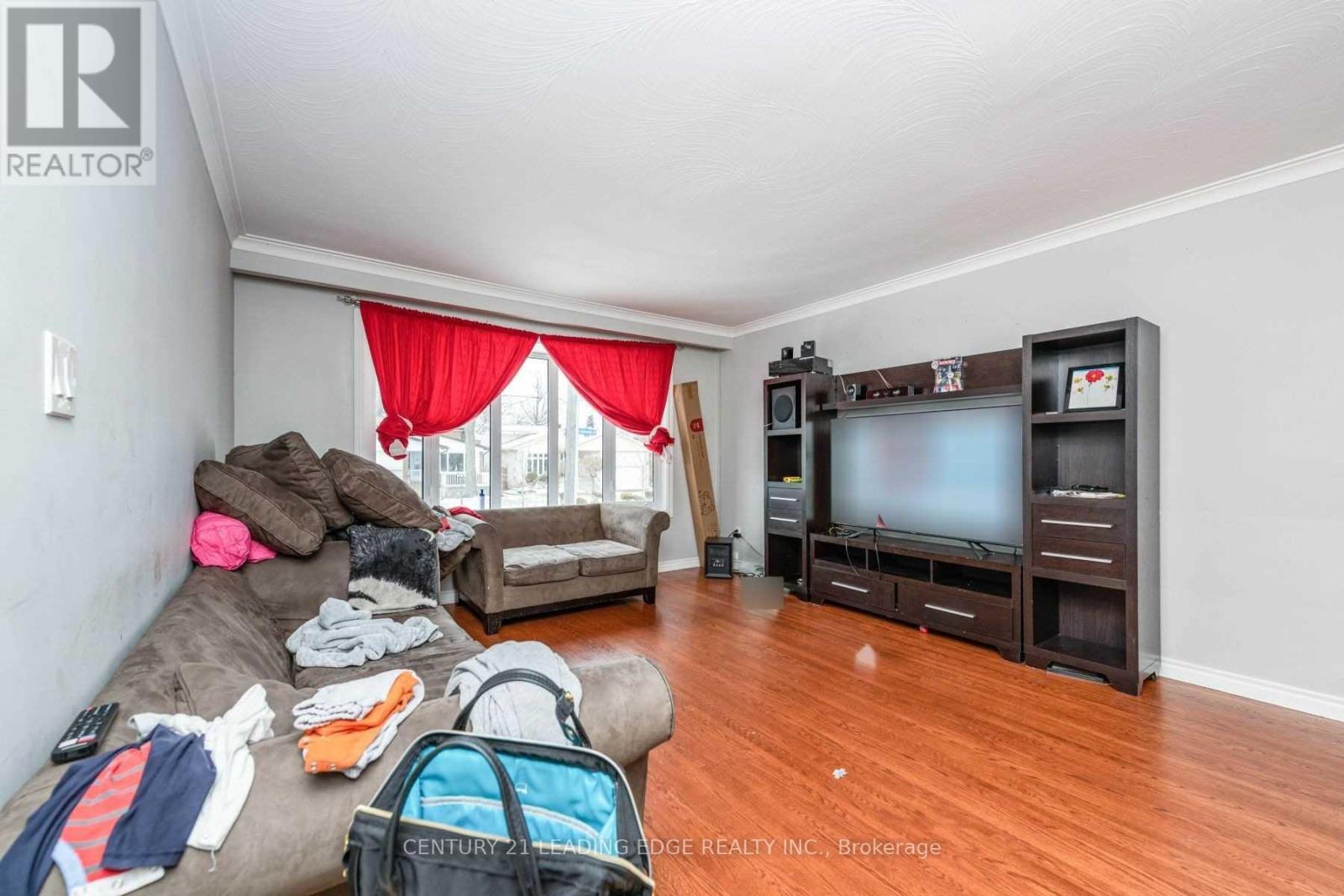 213 Grandravine Drive, Toronto, Ontario  M3J 1B9 - Photo 7 - W12972690