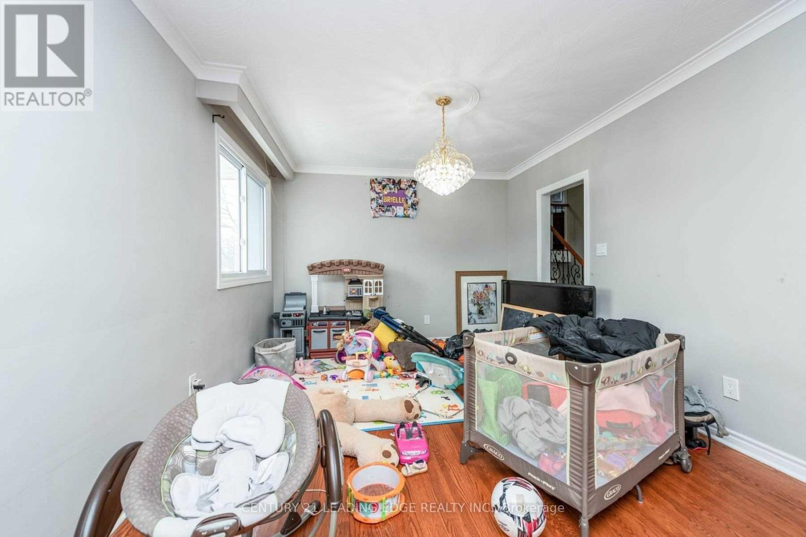 213 Grandravine Drive, Toronto, Ontario  M3J 1B9 - Photo 9 - W12972690