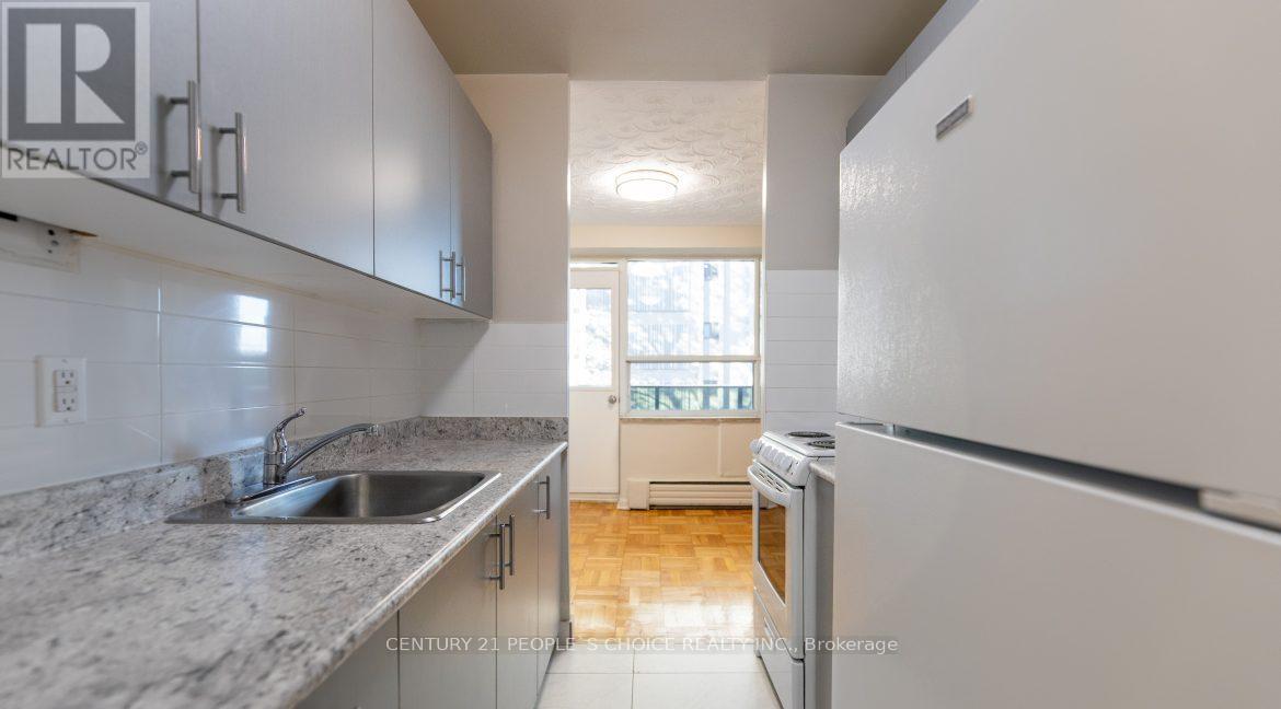 202 - 839 Roselawn Avenue, Toronto, Ontario  M6B 1B5 - Photo 10 - W12972698