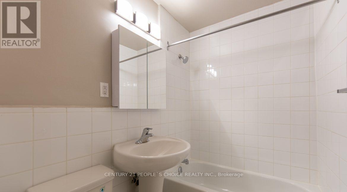 202 - 839 Roselawn Avenue, Toronto, Ontario  M6B 1B5 - Photo 11 - W12972698