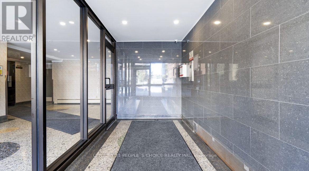 202 - 839 Roselawn Avenue, Toronto, Ontario  M6B 1B5 - Photo 3 - W12972698