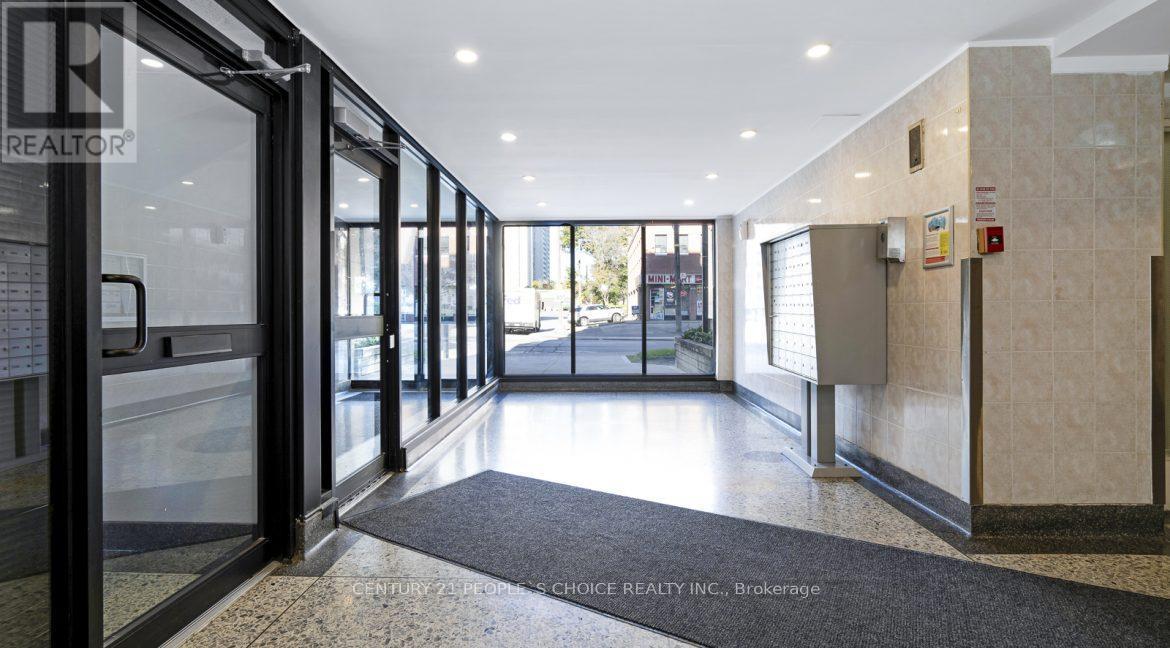 202 - 839 Roselawn Avenue, Toronto, Ontario  M6B 1B5 - Photo 4 - W12972698