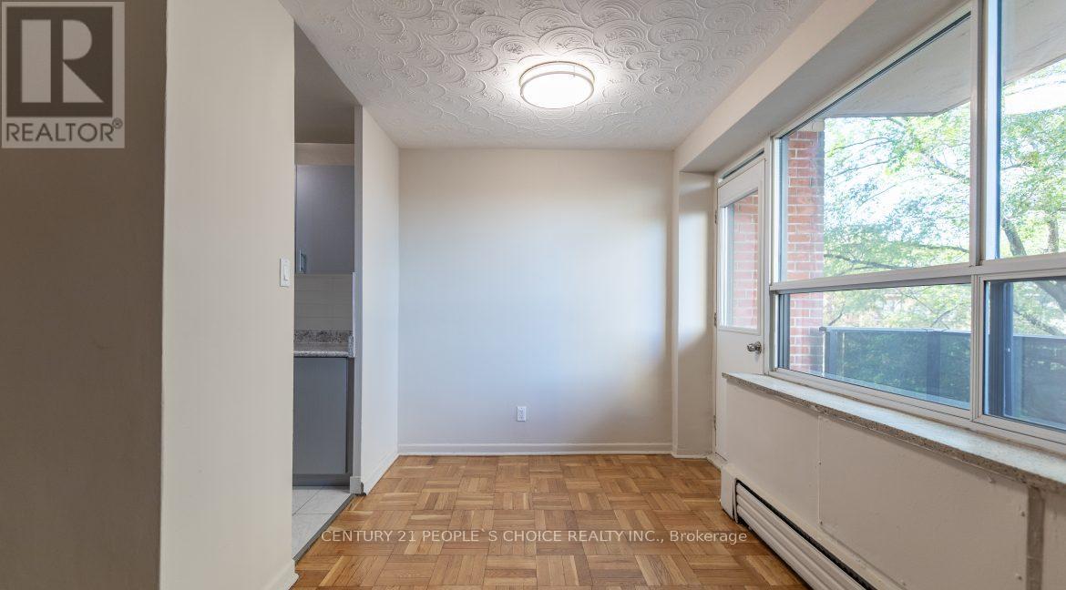 202 - 839 Roselawn Avenue, Toronto, Ontario  M6B 1B5 - Photo 6 - W12972698