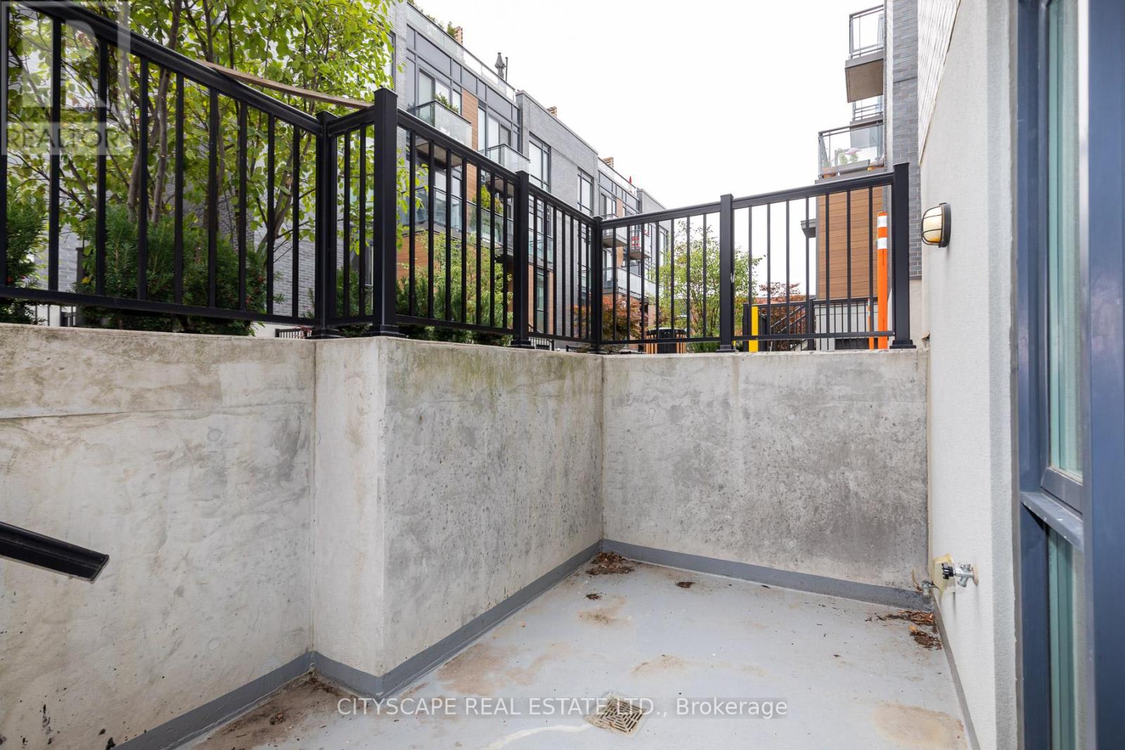 501 - 370 Wallace Avenue, Toronto, Ontario  M6P 3P5 - Photo 6 - W12972736