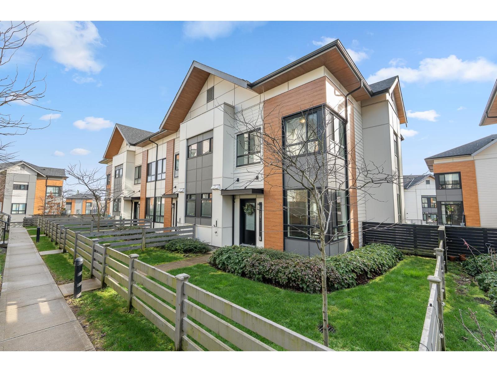 109 15111 EDMUND DRIVE, Surrey, British Columbia