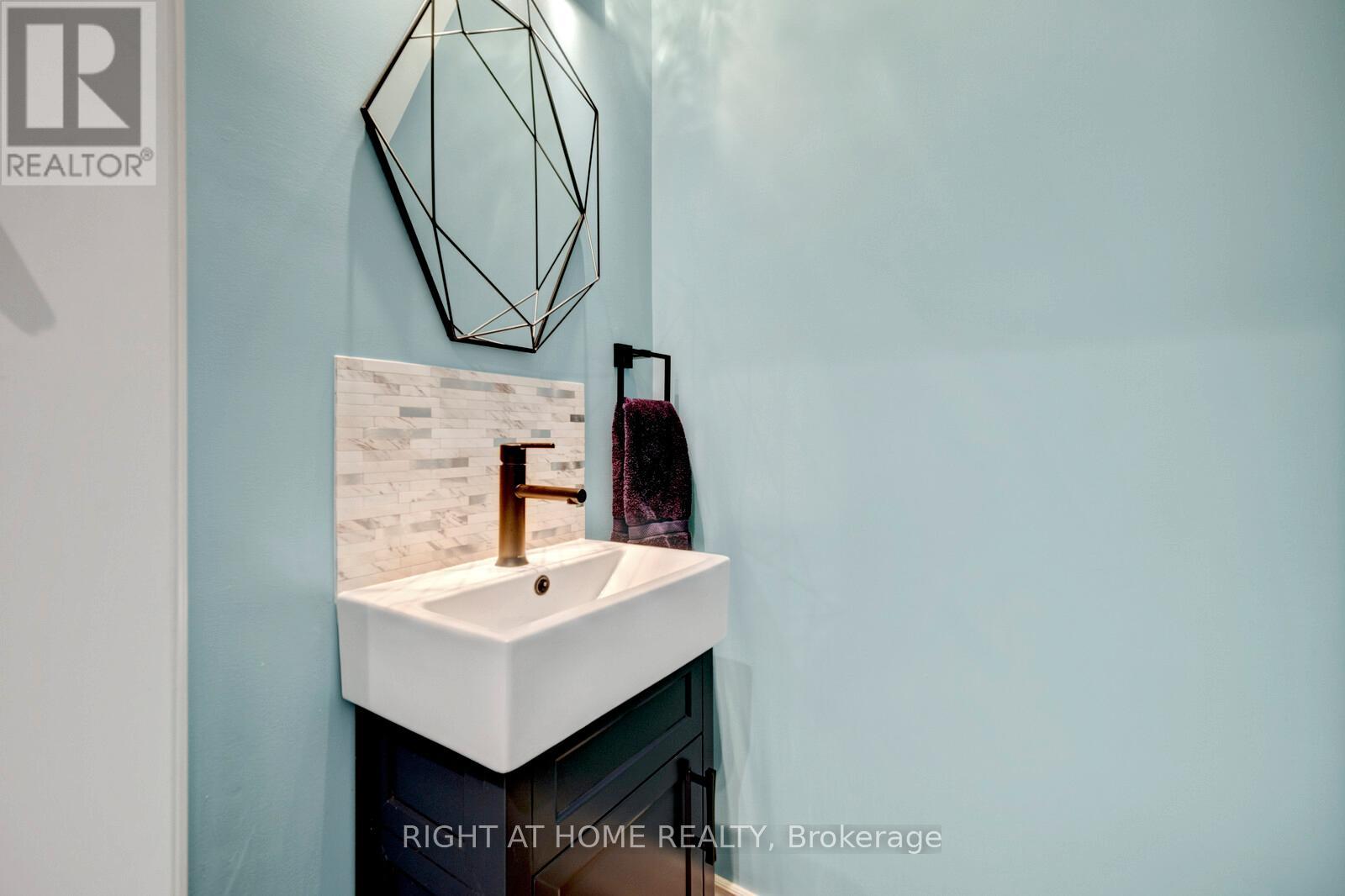 3 - 985 Limeridge Road E, Hamilton, Ontario  L8W 1X9 - Photo 20 - X12972504