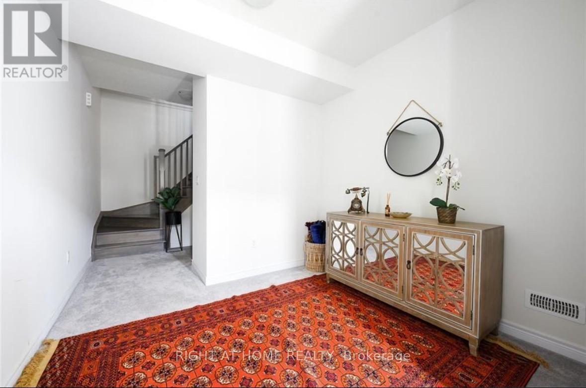 31 Cleland Avenue, Hamilton, Ontario  L5R 0G2 - Photo 2 - X12972516