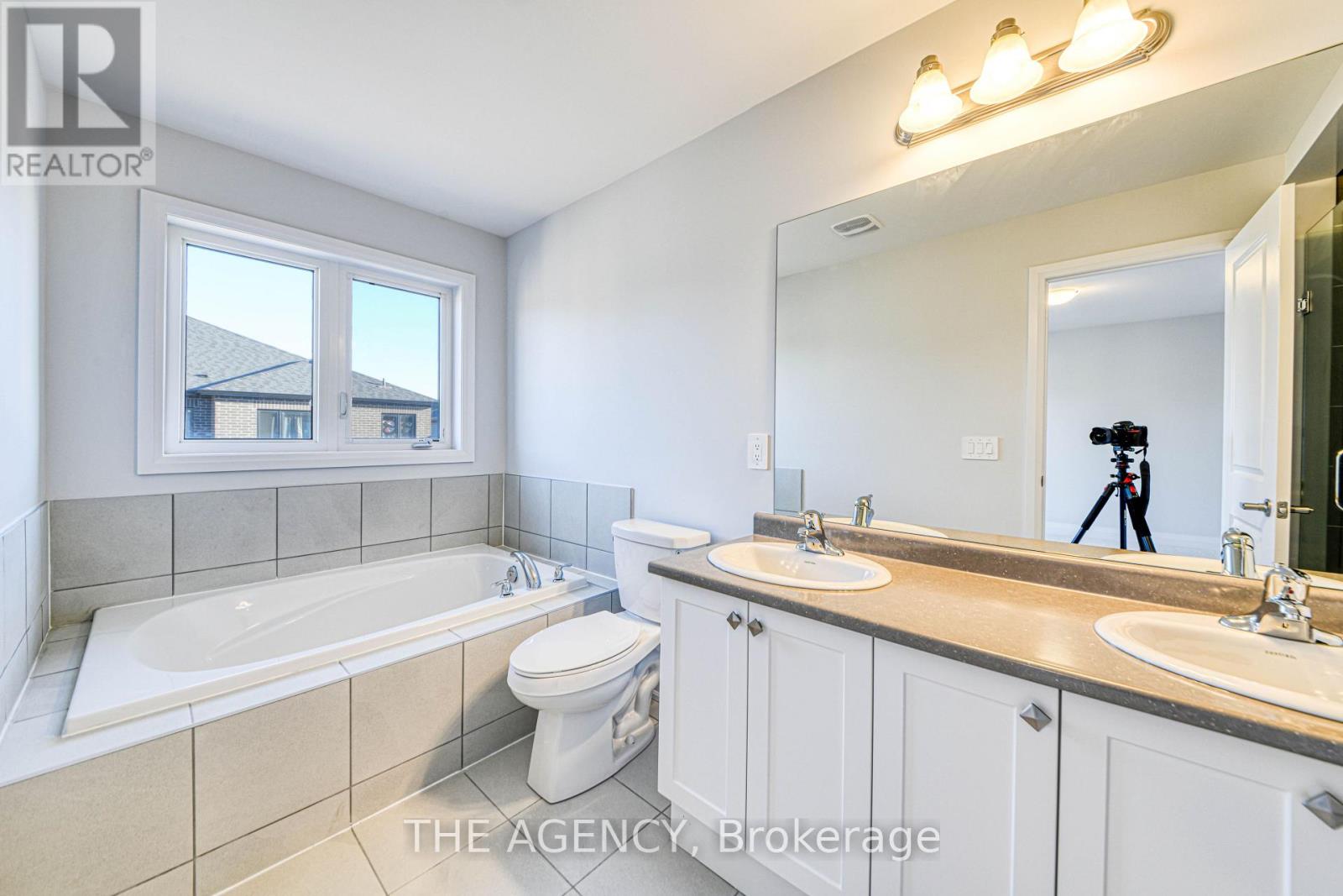 53 Butler Boulevard, Kawartha Lakes, Ontario  K9V 4R1 - Photo 16 - X12972524