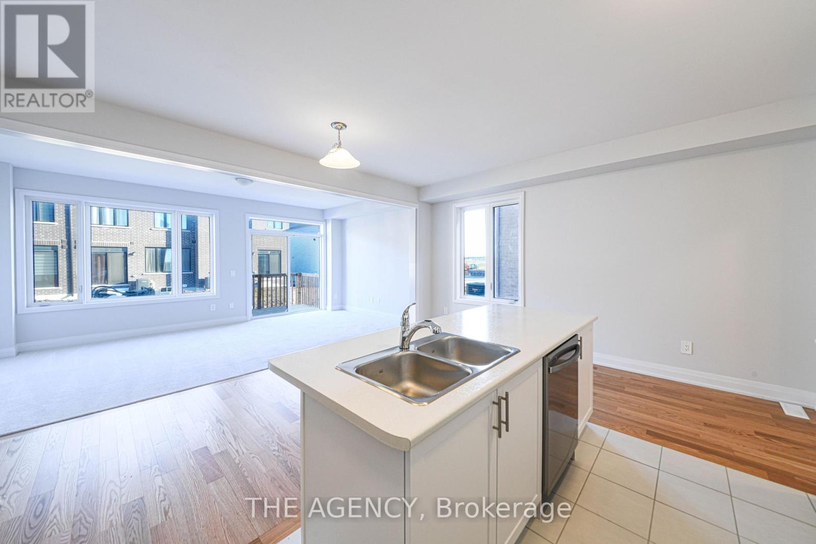 53 Butler Boulevard, Kawartha Lakes, Ontario  K9V 4R1 - Photo 5 - X12972524