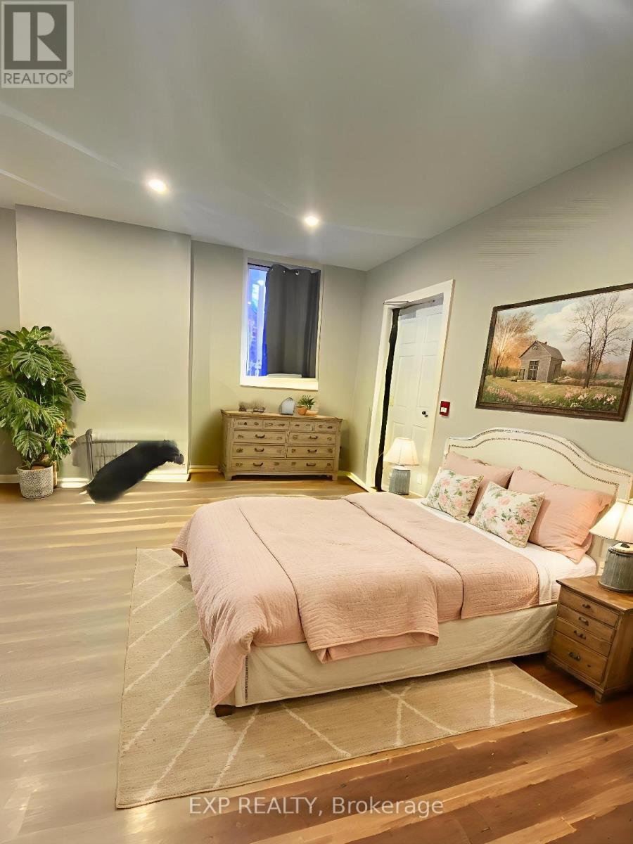 203 - 72 Victoria Avenue S, Hamilton, Ontario  L8N 2S7 - Photo 3 - X12972548