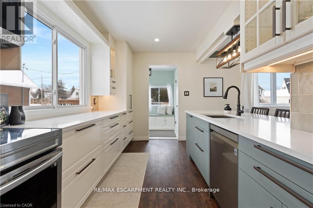 18 Flanders Avenue, St. Catharines, Ontario  L2M 5X3 - Photo 7 - X12972632