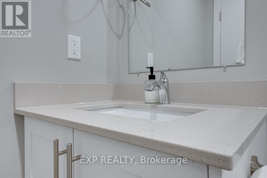 1 - 104 Wellington Street N, Hamilton, Ontario  L8R 1N3 - Photo 5 - X12972634