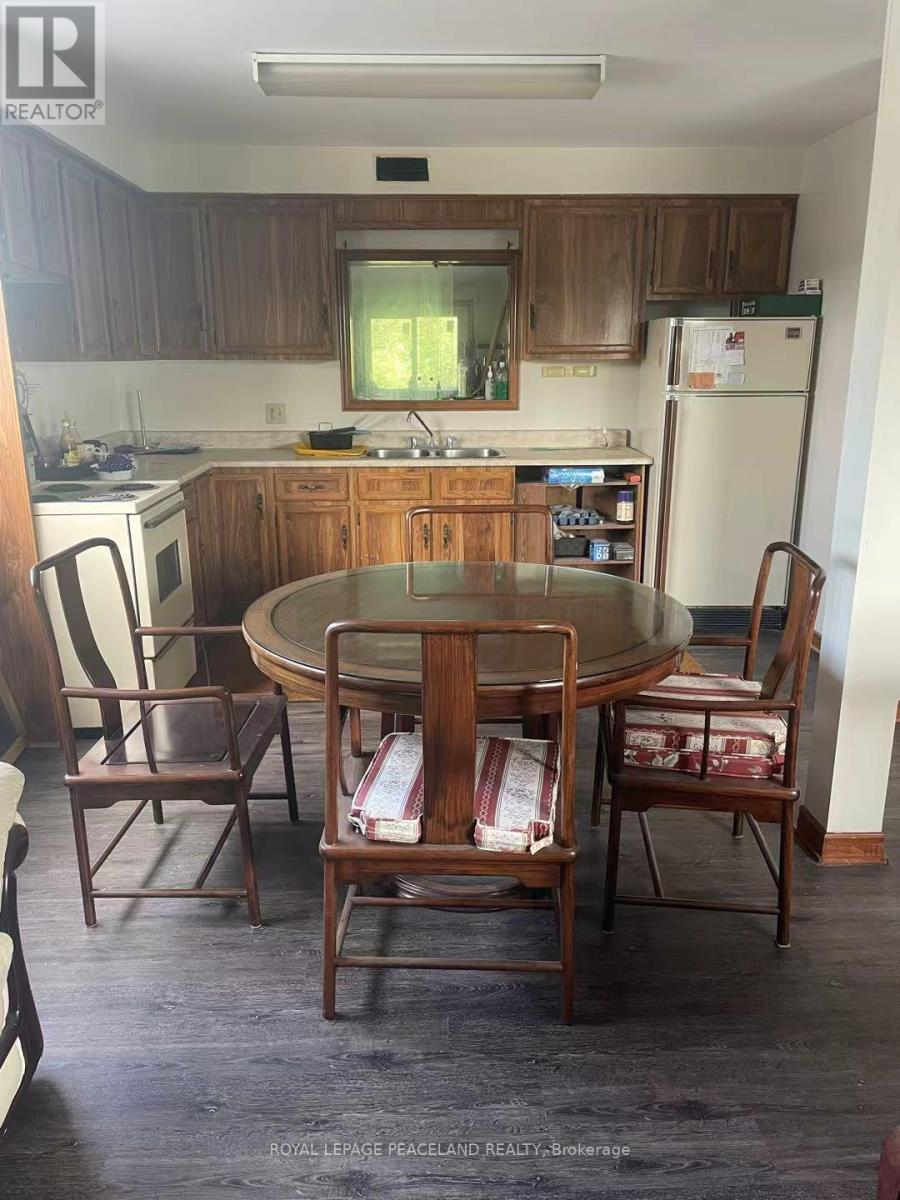 94 King Street E, Lambton Shores, Ontario  N0N 1J0 - Photo 15 - X12972696