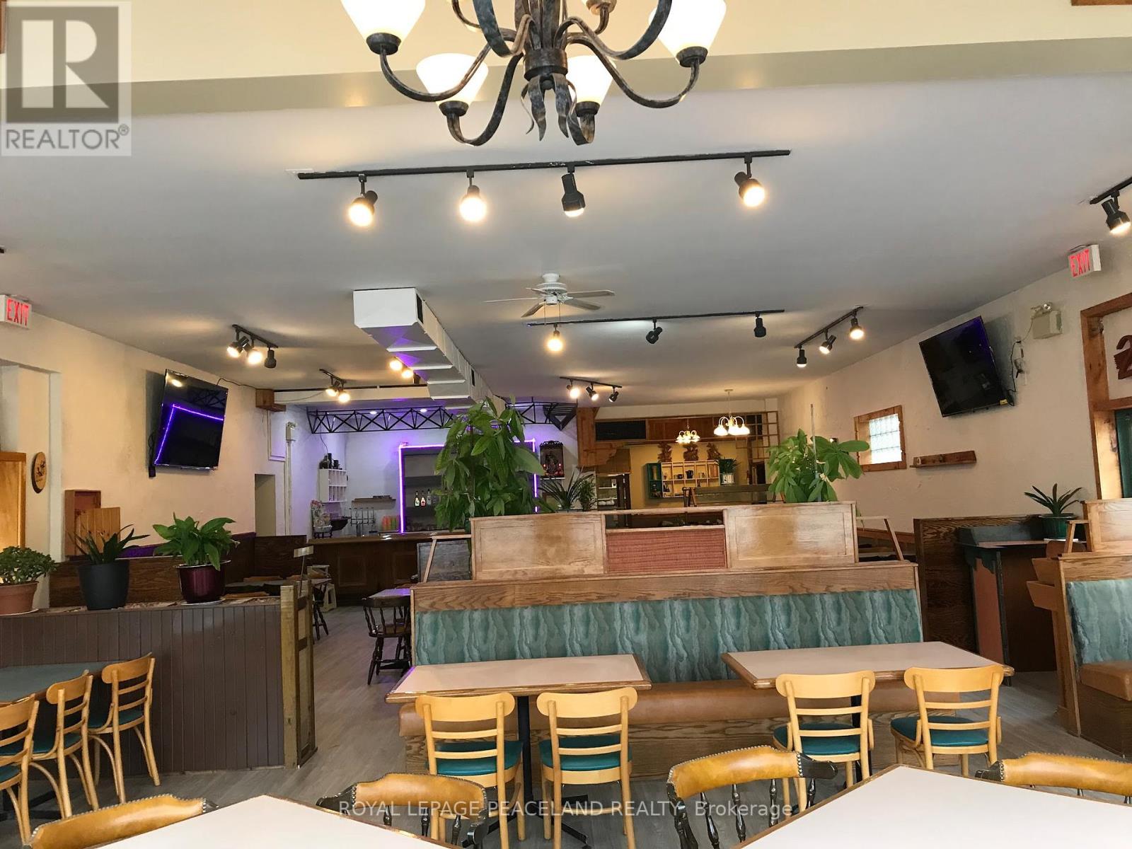 94 King Street E, Lambton Shores, Ontario  N0N 1J0 - Photo 4 - X12972696