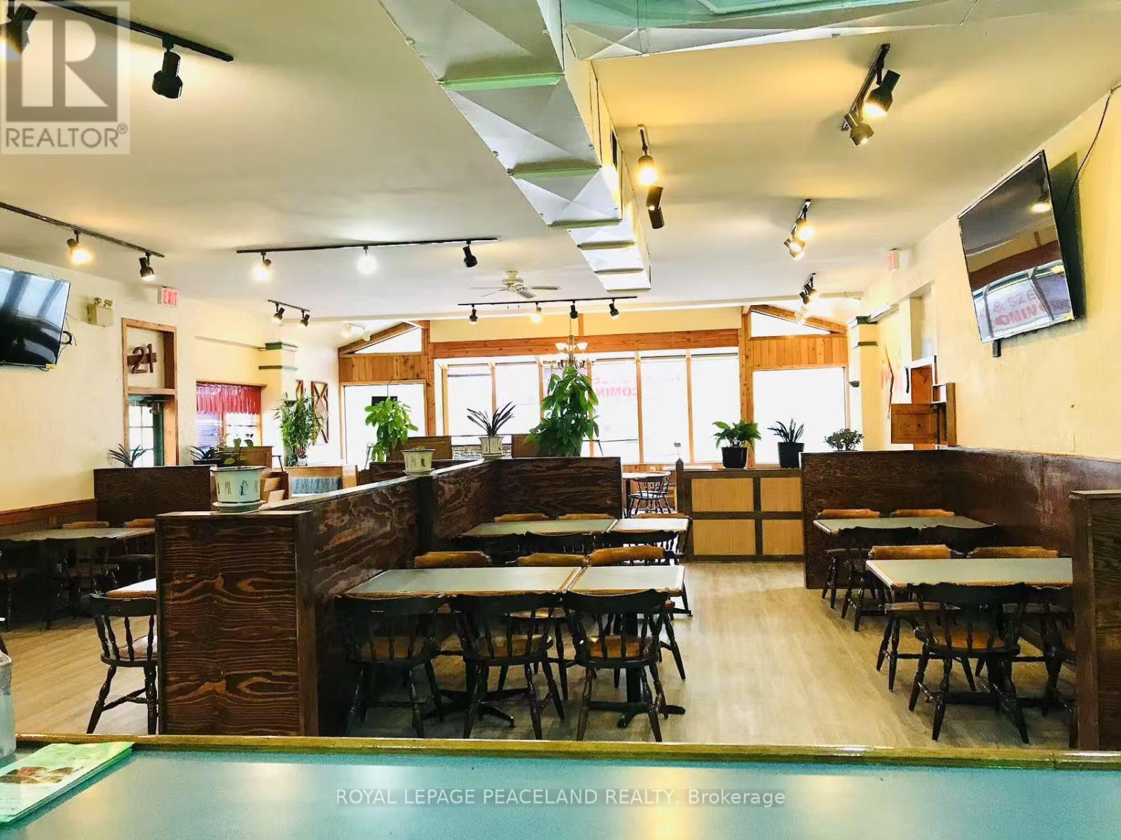 94 King Street E, Lambton Shores, Ontario  N0N 1J0 - Photo 5 - X12972696