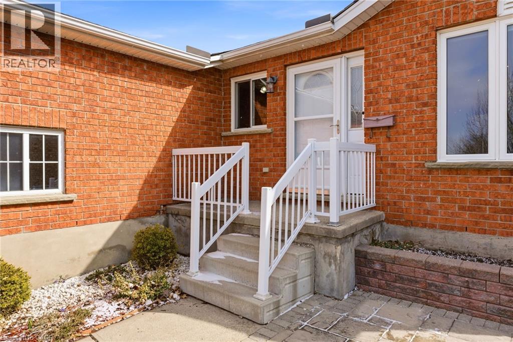 135 Stirling Macgregor Drive, Cambridge, Ontario  N1S 5A1 - Photo 3 - 40818711