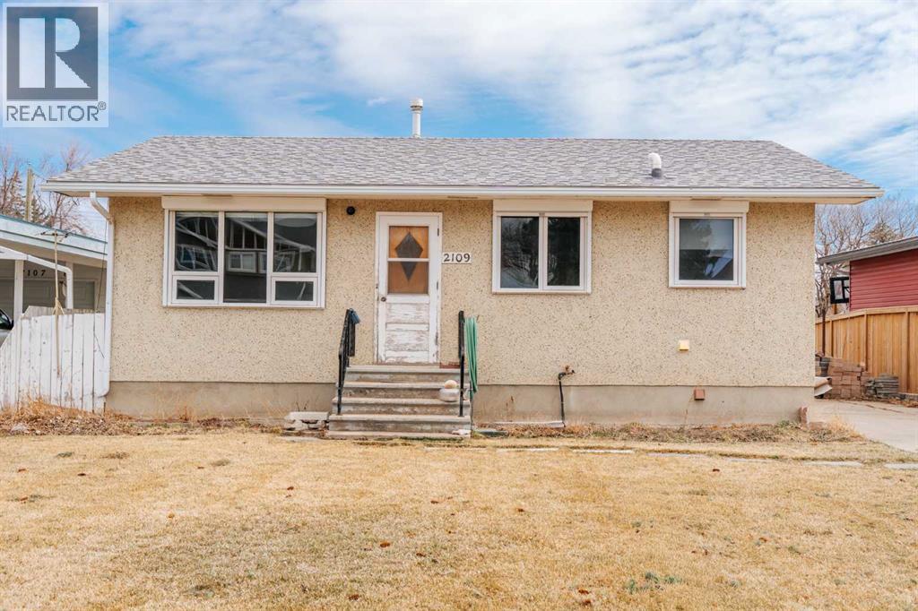 2109 18 Street, Coaldale, Alberta  T1M 1G2 - Photo 1 - A2297498