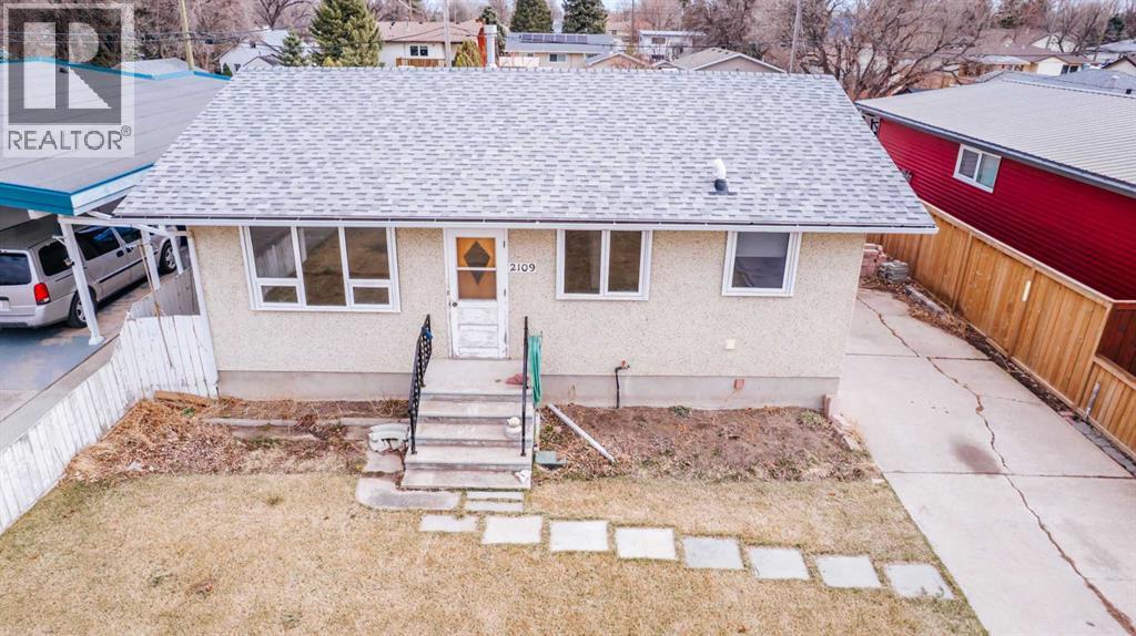 2109 18 Street, Coaldale, Alberta  T1M 1G2 - Photo 3 - A2297498