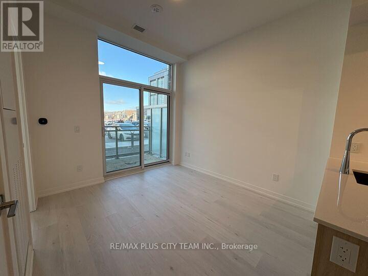 104 - 2501 Saw Whet Boulevard, Oakville, Ontario  L6M 5N2 - Photo 3 - W12960366