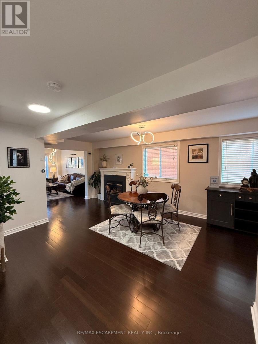 2062 Westmount Drive, Oakville, Ontario  L6M 3P2 - Photo 14 - W12967370