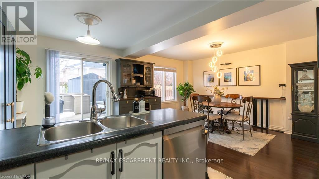 2062 Westmount Drive, Oakville, Ontario  L6M 3P2 - Photo 17 - W12967370