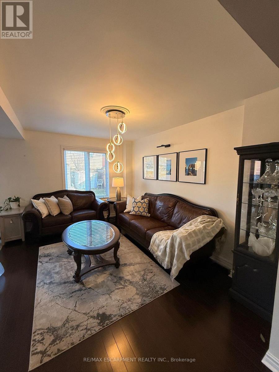 2062 Westmount Drive, Oakville, Ontario  L6M 3P2 - Photo 8 - W12967370