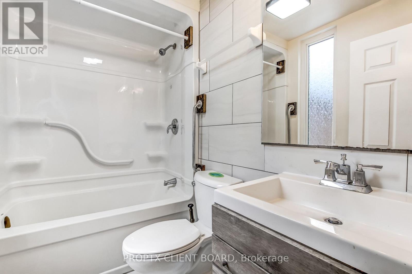 Photo 11 of 22 for 727 Queens Avenue S