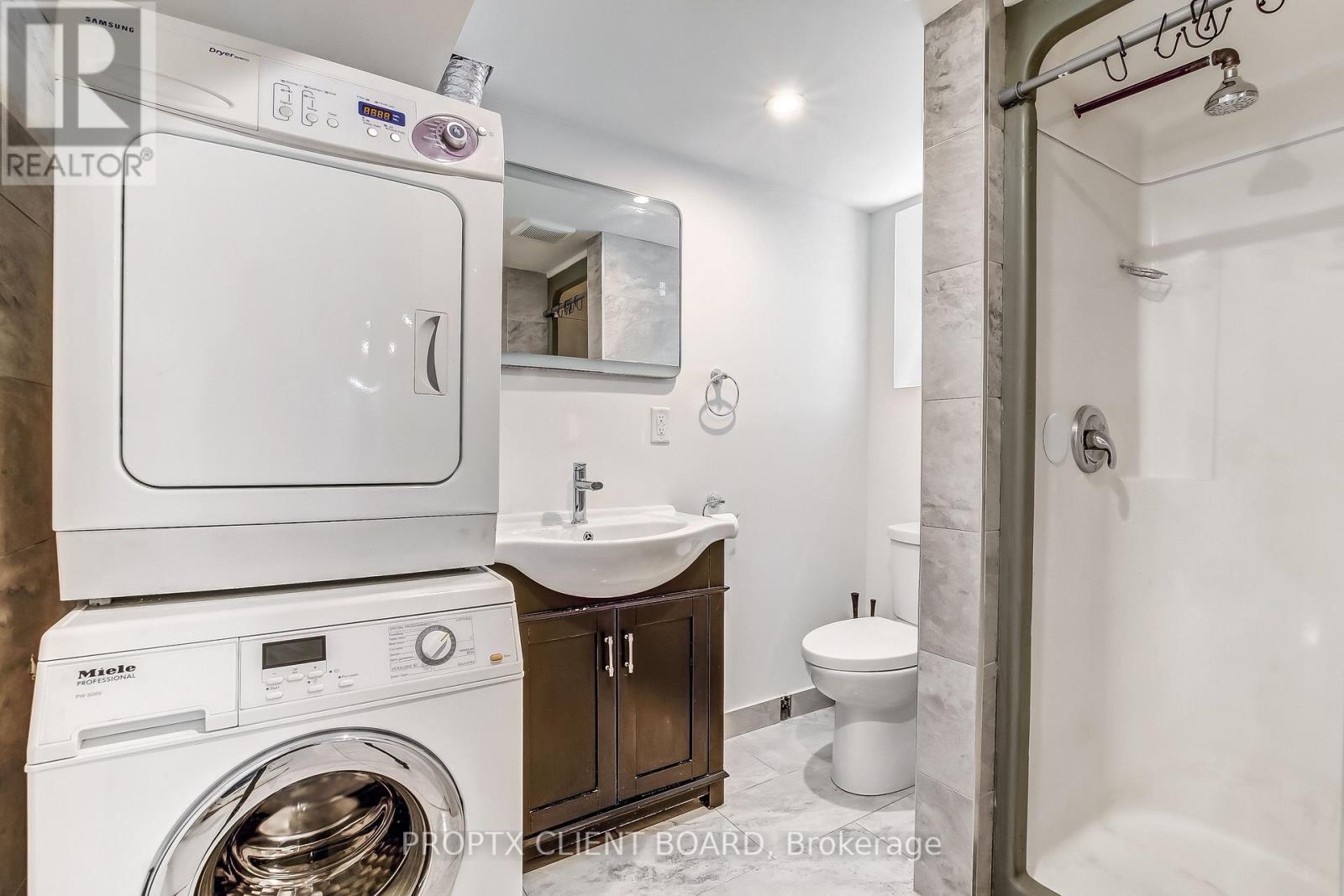 Photo 17 of 22 for 727 Queens Avenue S