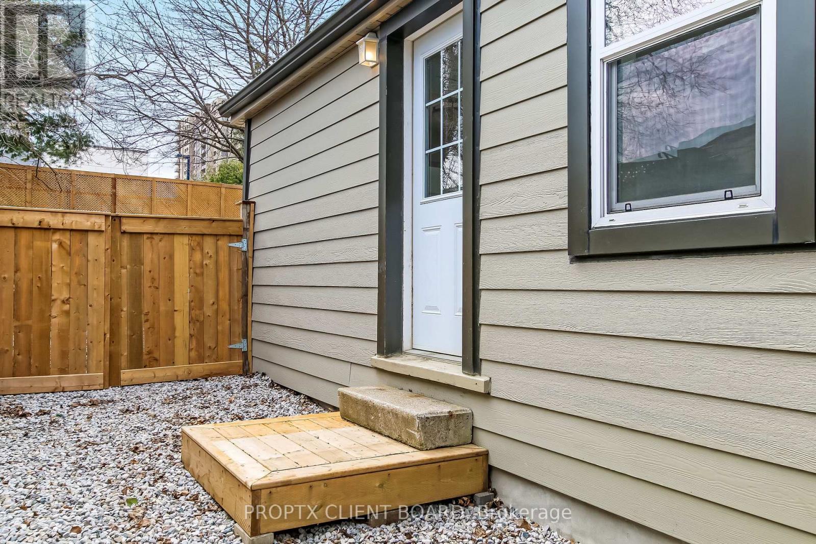 Photo 3 of 22 for 727 Queens Avenue S