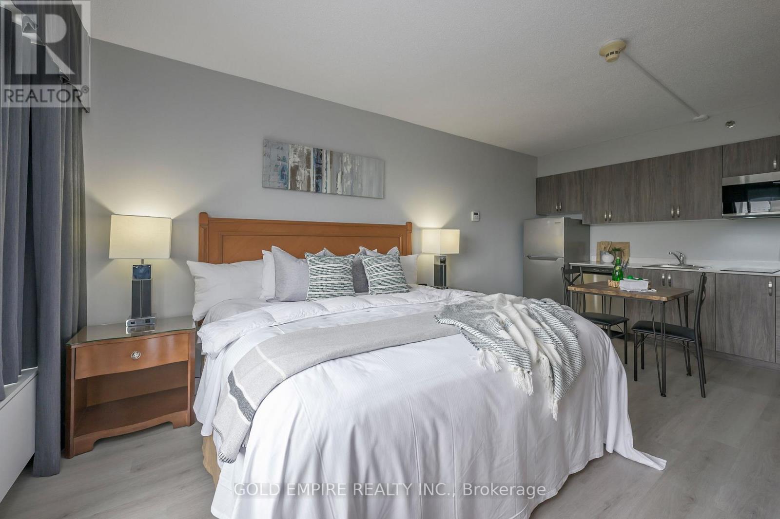 Studio - 300 King Street, London East (East K), Ontario  N6B 1S2 - Photo 14 - X12972912