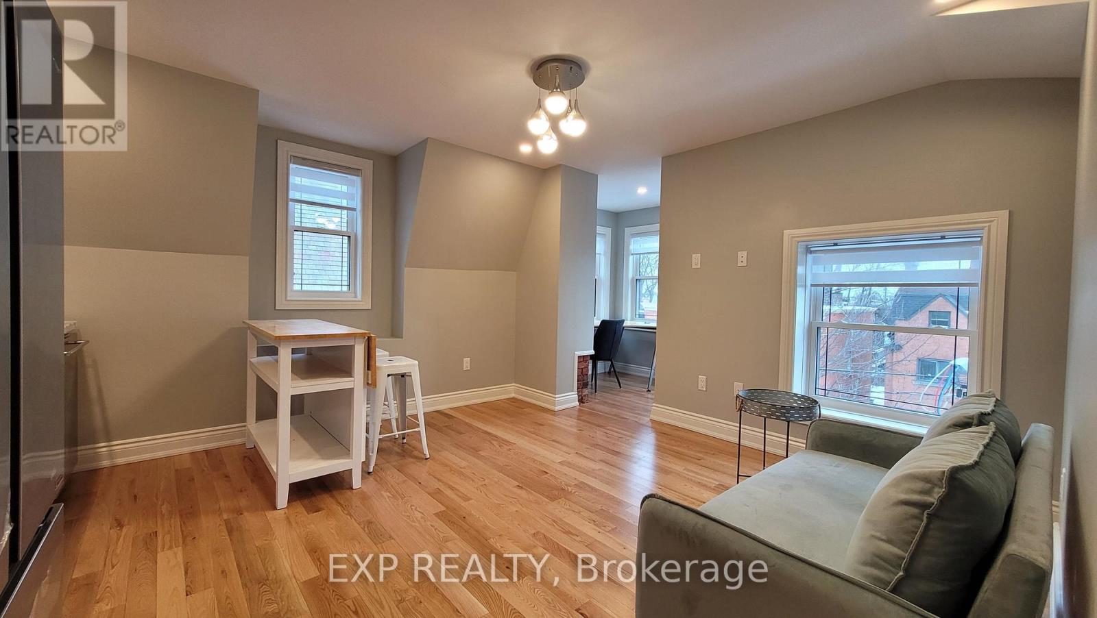 302 - 157 James Street, Ottawa, Ontario  K1R 5M4 - Photo 2 - X12972774