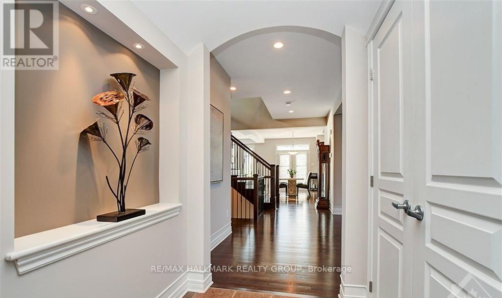 318 Rywalk Circle, Ottawa, Ontario  K1T 0C7 - Photo 3 - X12972784