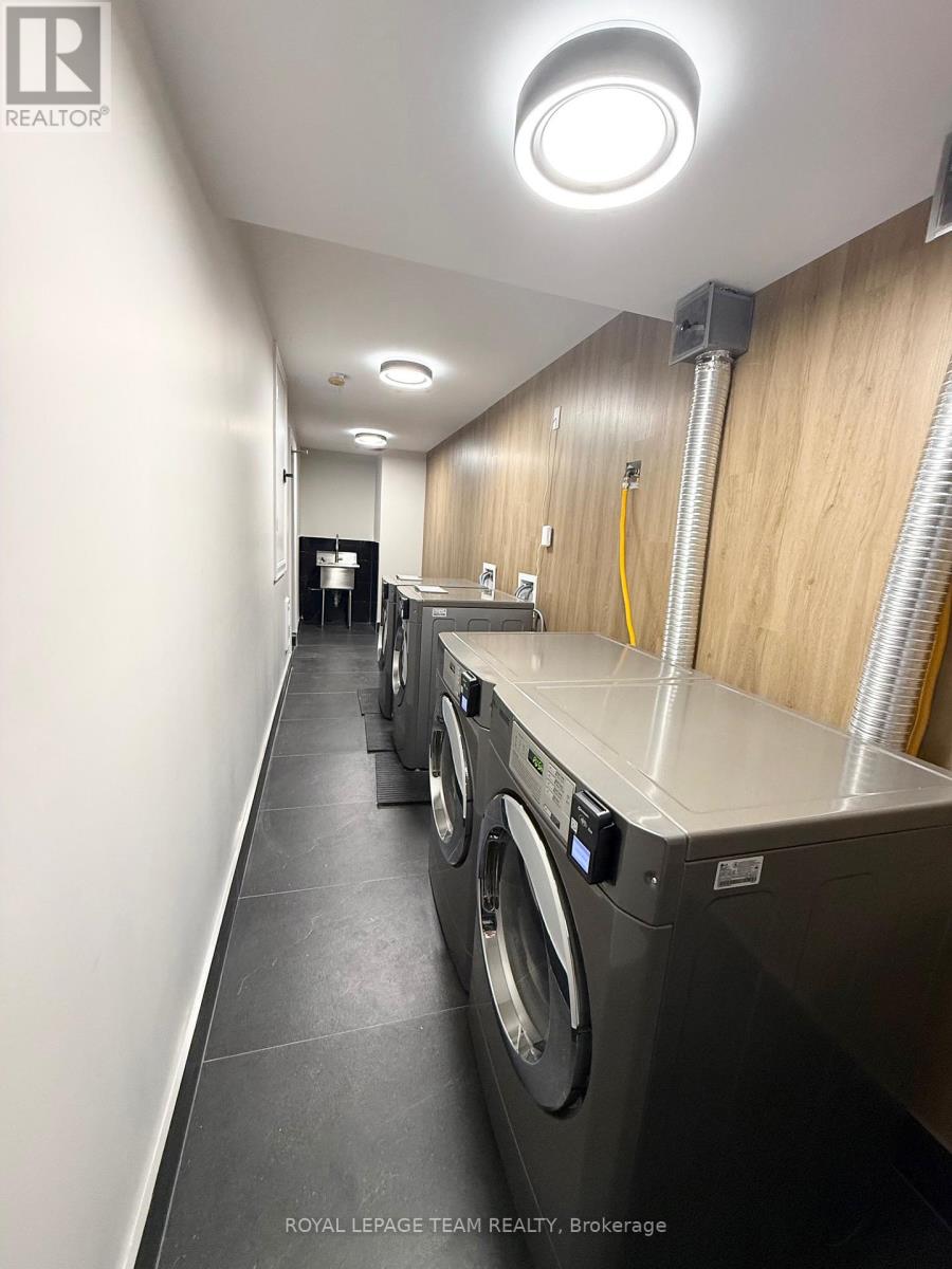 2 - 235 Cooper Street, Ottawa, Ontario  K2P 1L7 - Photo 17 - X12972886